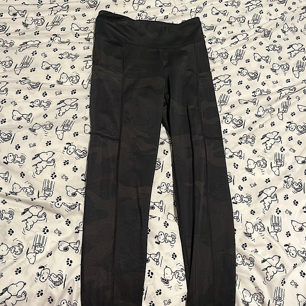 Black camo leggings